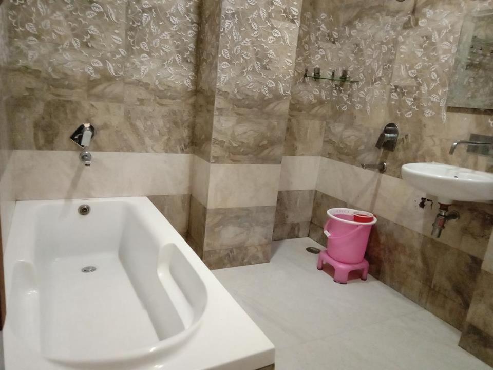 فندق ريا بالاس آغْرا المظهر الخارجي الصورة